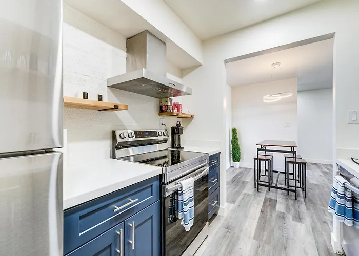 Vakantiehuis Cozy Couple's Condo! Walk To Old Town