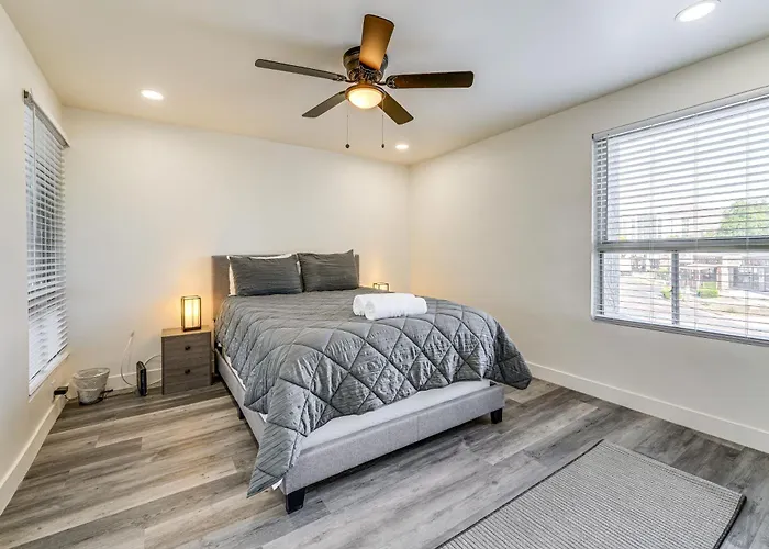 Vakantiehuis Cozy Couple's Condo! Walk To Old Town *