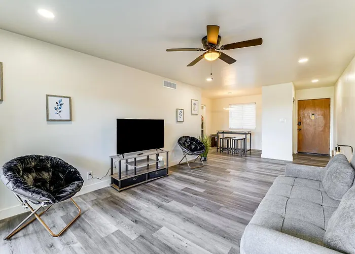 Cozy Couple's Condo! Walk To Old Town Vakantiehuis *
