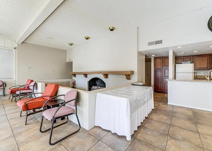 Cozy Couple's Condo! Walk To Old Town *